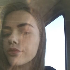 Meet your Posher, Chloe